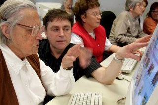 Les retraités suisses sont 77,6% à utiliser internet en 2023 (image d'illustration).